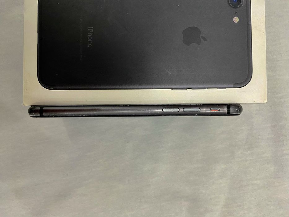 продам или обменяю айфон 8