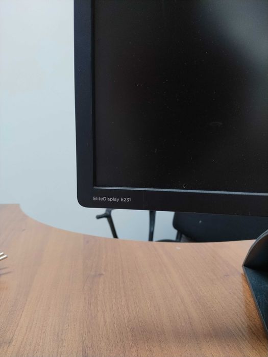 Продается монитор HP E321