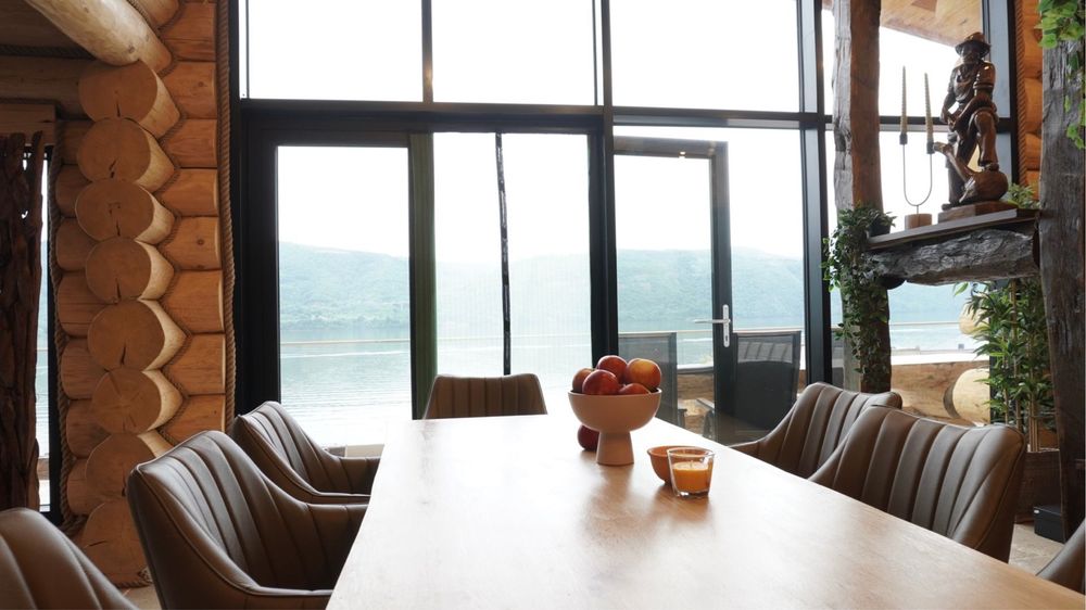 Cabana de busteni unica pe clisura Dunarii