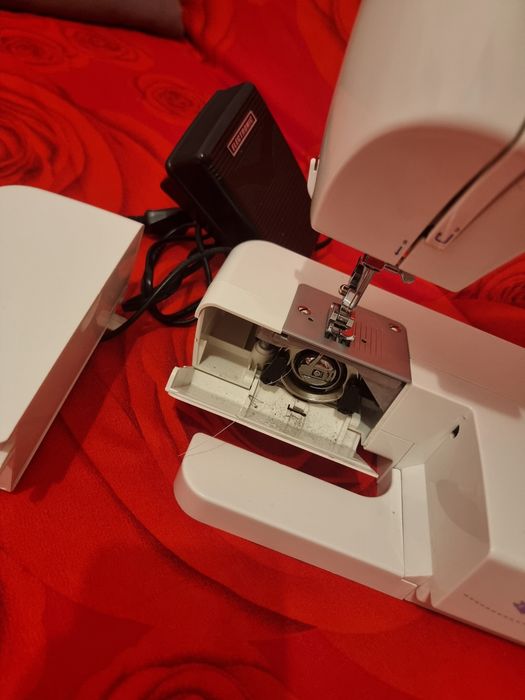 Se vinde masina de cusut Singer Smart II