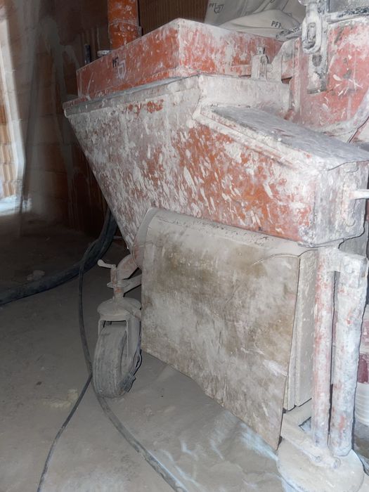 Продавам машина PFT G4 напълно