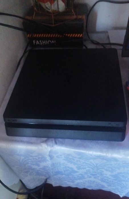 Vand ps 4 slim impecabil