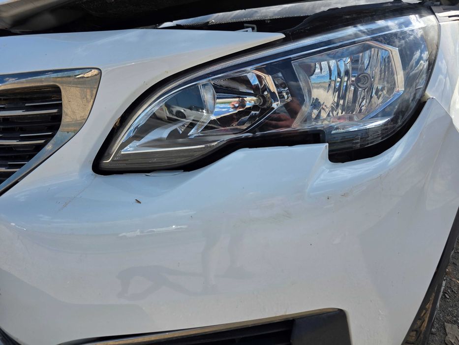 ***Продава на части*** 2 броя Peugeot 5008