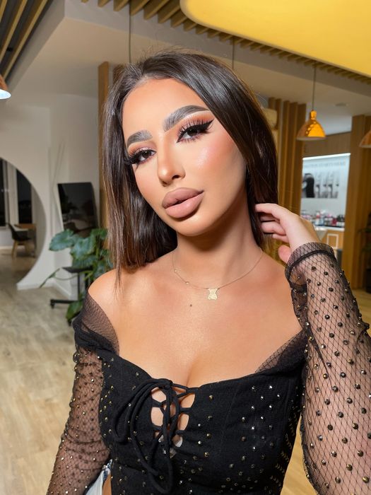 Predau cursuri makeup