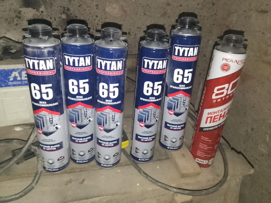 Монтажная пена и сварочный аппарат