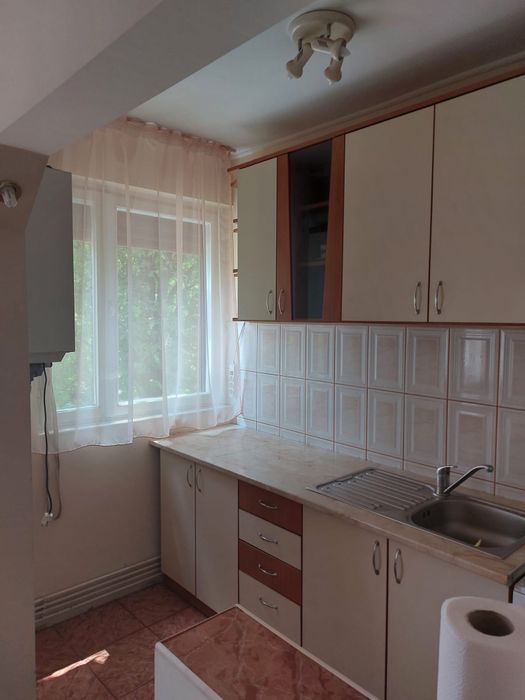 Dau în chirie apartament în Carei
