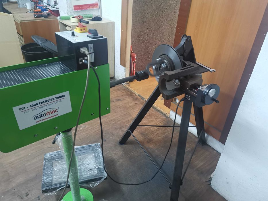 Машина за изправяне на спирачни дискове без демонтаж