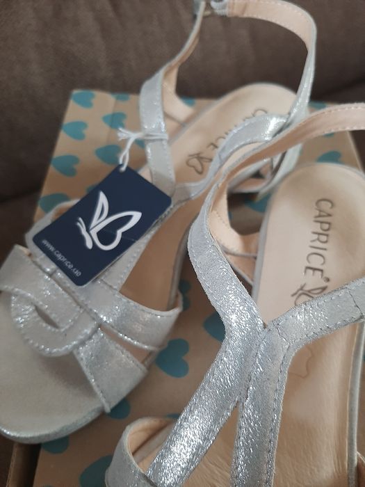 Нови сандали Caprice и Axel