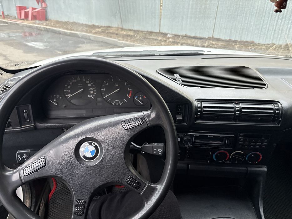 Продам машину бмв е34