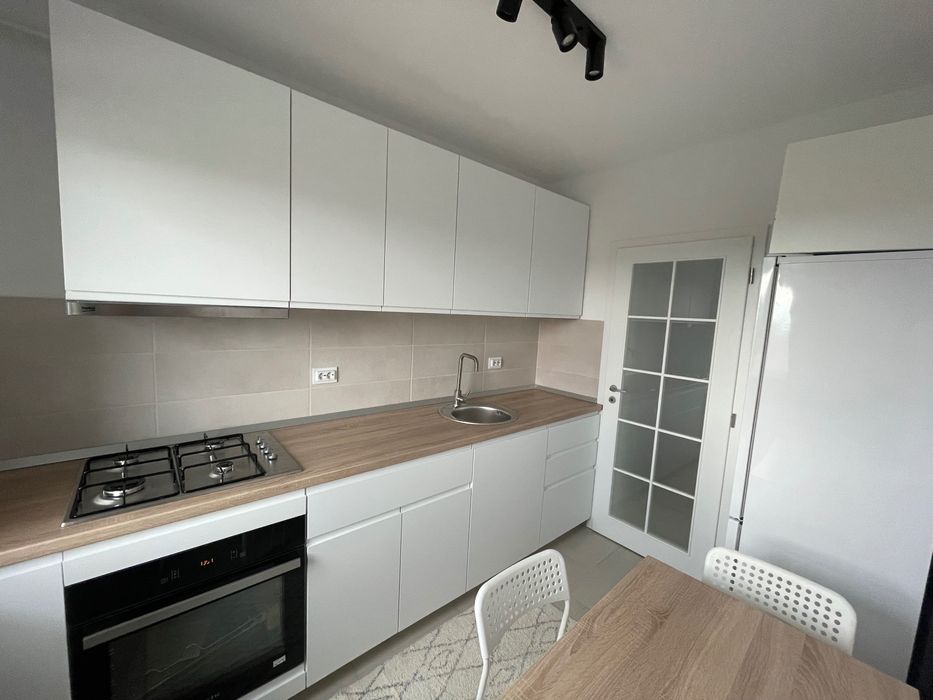 Inchiriez apartament 3 camere ,Valea Lupului