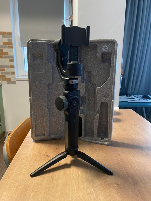 Zhiyun Smooth 4 – PERFECT pentru filmări stabile!