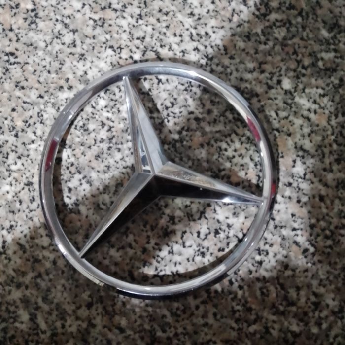 Эмблема автомобиля  Мерседес бенса 2122а