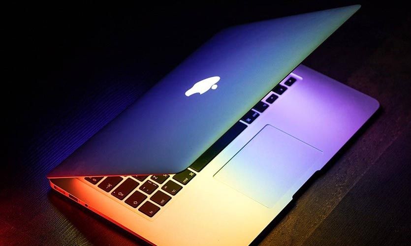 Macbook air 2017 
Зарядка и ноут в комплекте.
Продаю, тк купи