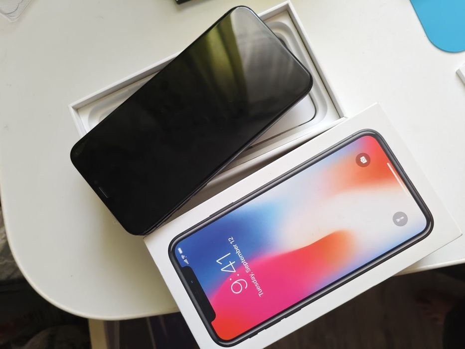 Продам айфон x без акб