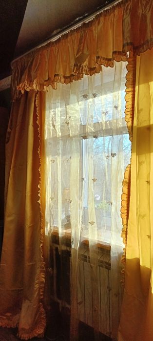 Продаю шторы и тюль.