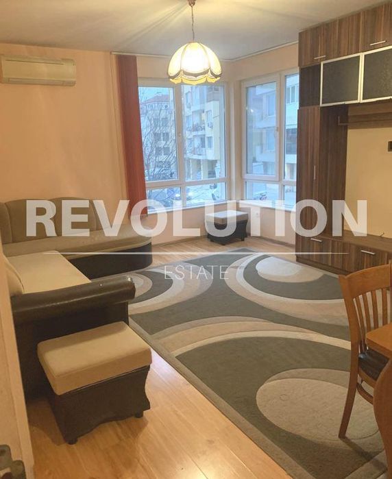 Тристаен апартамент в района на Възраждане 1!