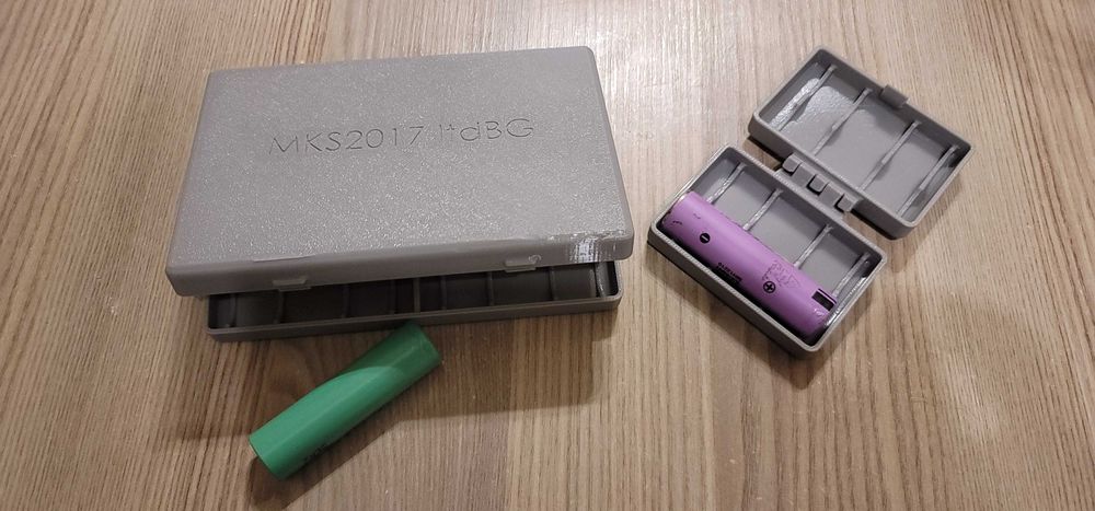 Кутия за батерии 18650