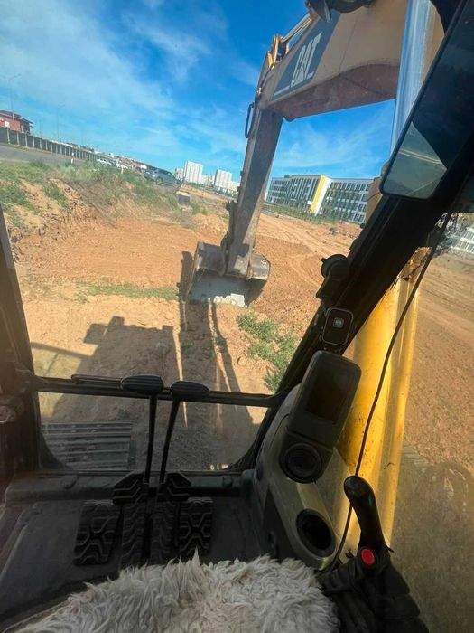 Экскаватор Caterpillar 320DL в хорошем состоянии