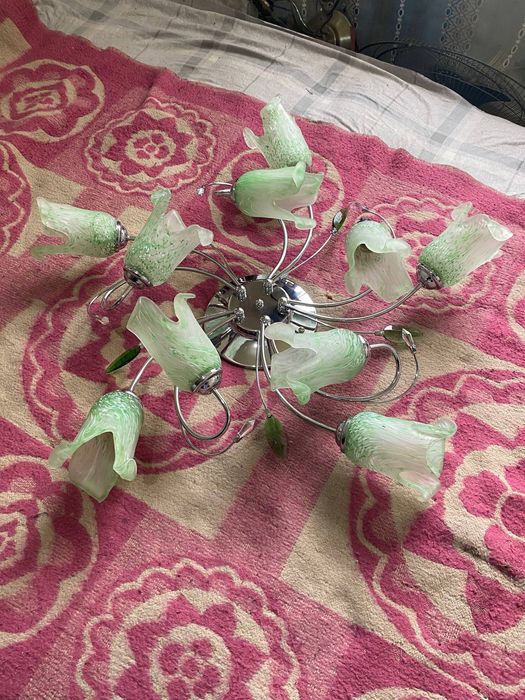 красивая люстра из 10 ламп,