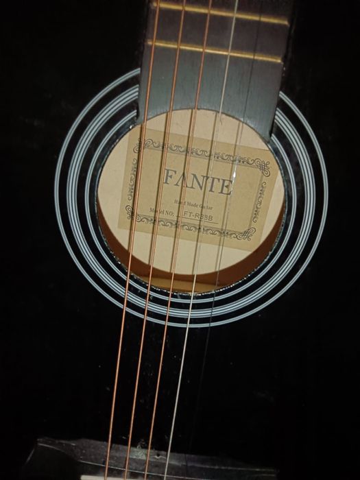 Продам гитару в отличном состоянии