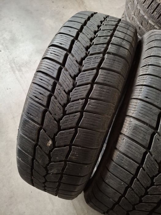 2 Anvelopele de iarnă 205 65 r15C Michelin