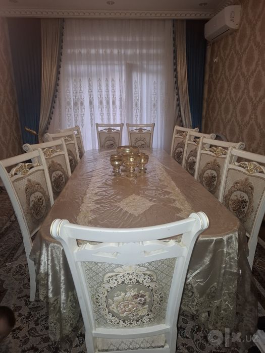 Продается большой стол и 12 стульев