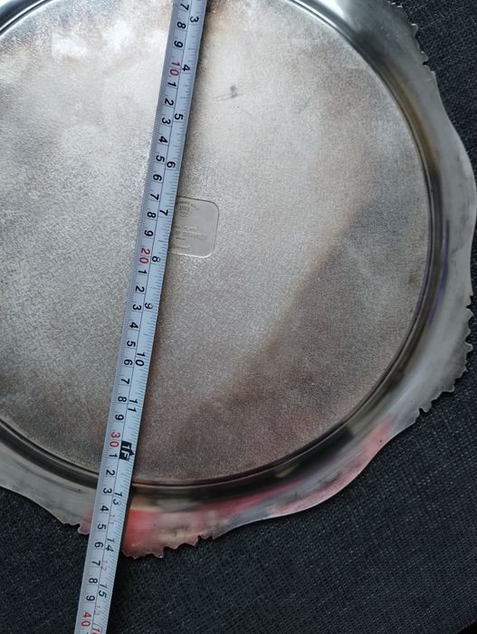 Tava frumos gravată din perioadă vintage, placată cu argint