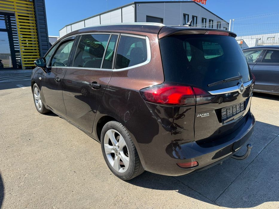 Dezmembrez Opel zafira c 2013 Maro - GOP 1.6 cdti B16DTH volan stanga