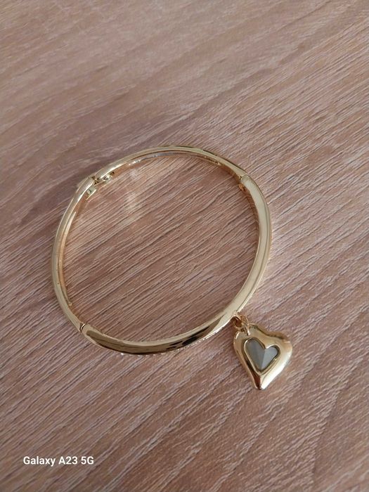 Дамска гривна с тройна отливка на златно покритие и кристал сърце