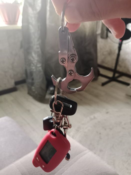 Брелок для поднятия предметов.