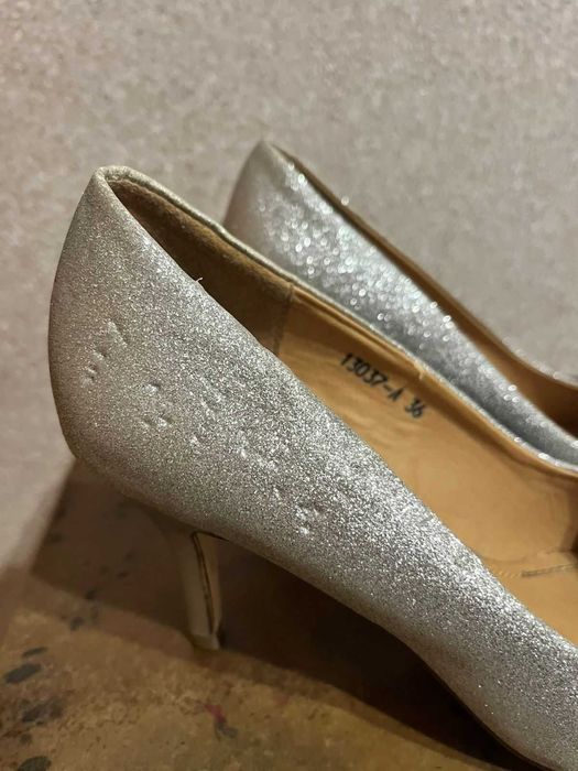 Туфли серебристые 36 размер
