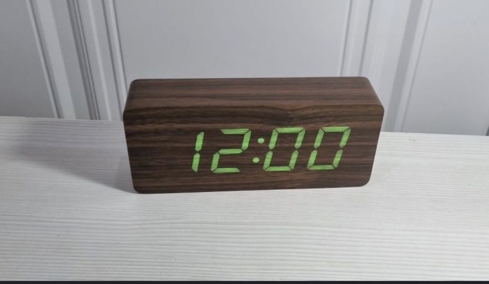 Часы настольные бел/корич