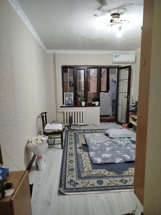 Буз базар 1комн максим горький бывш.общежитие