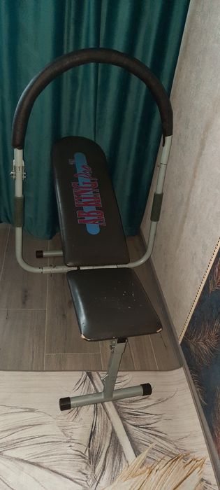 Продам тренажер для пресса и сышц рук