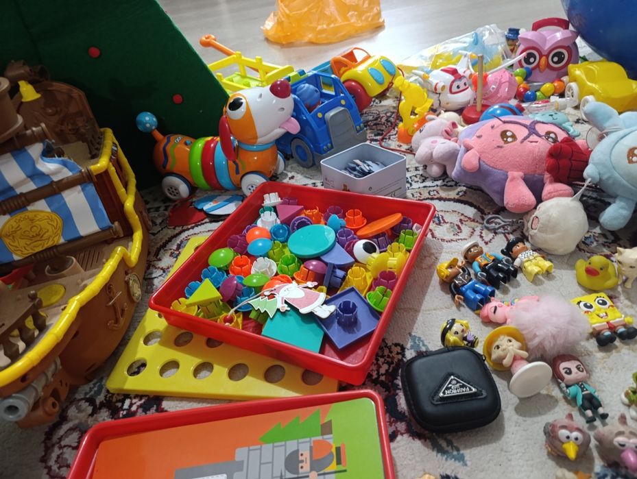Продам игрушки развивающие для детей
