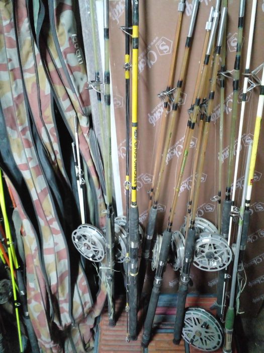 Катушки невские с удилищами