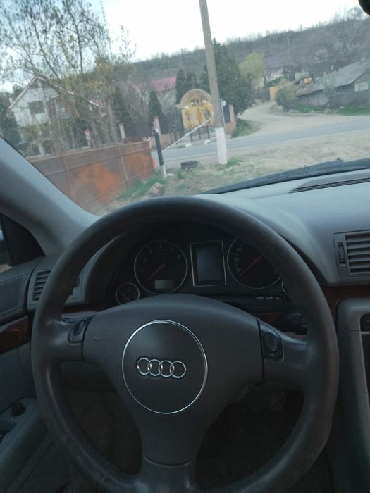 Vând audi A4 mașina merge nu prezintă urme de rugină