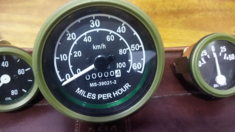 Продам приборные панел от джип ВИЛС Англия