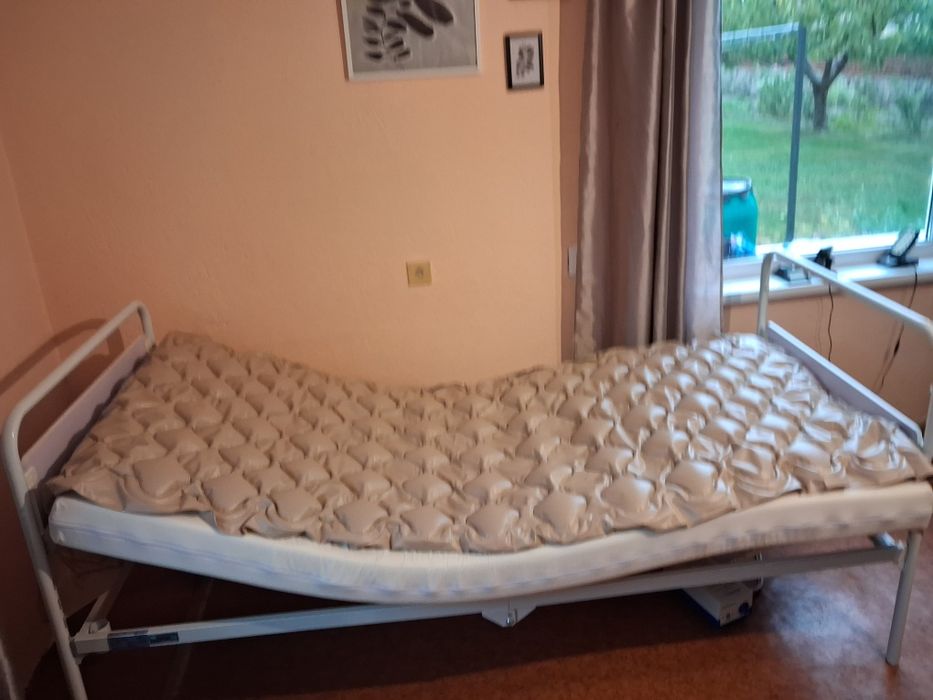 Продавам леглото използвано е 40 дни.като ново е. Напълно запазено.