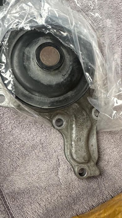 Помпа «Aisin» от Toyota Camry 50