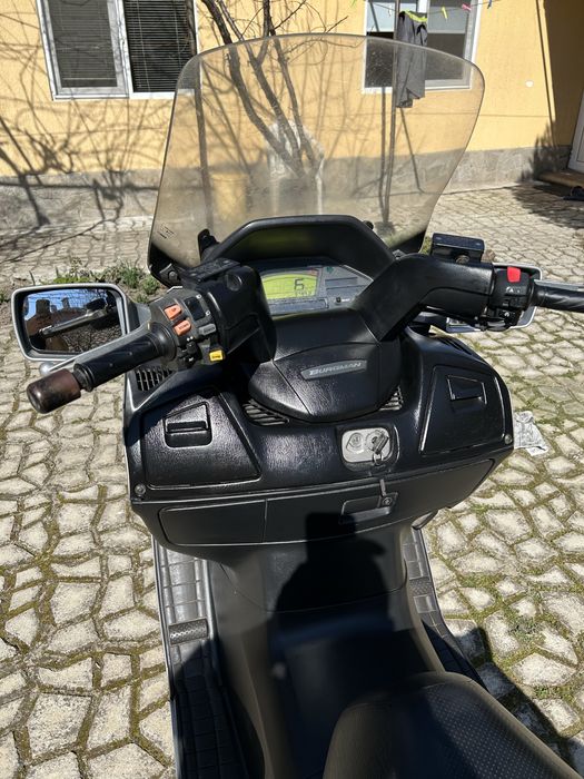 Сузуки Бъргман 650