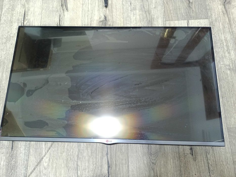Продам Телевизор LG c разбитым экраном. Диагональ 42