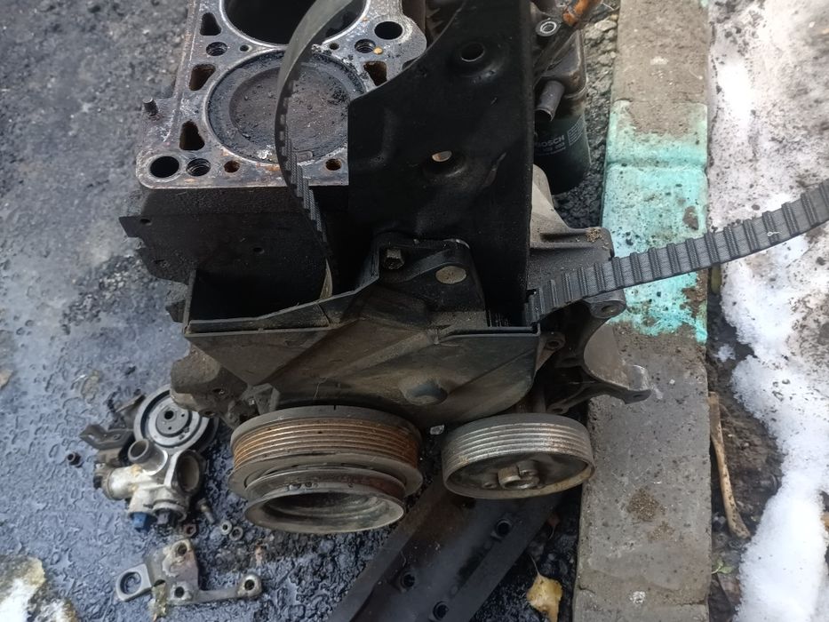 Продам дигатель по запчестяам