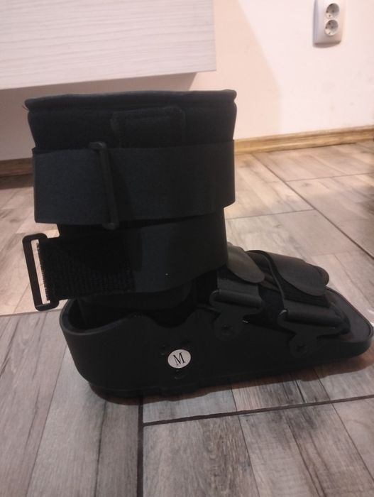 Vând orteză de gleznă,este ca și nouă,a fost doar probată!