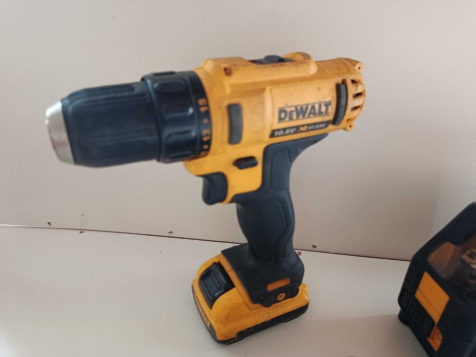 NIVELA Laser VERDE Boloboc DeWalt DCE088G + Filetanta 12V 10.8V sursa