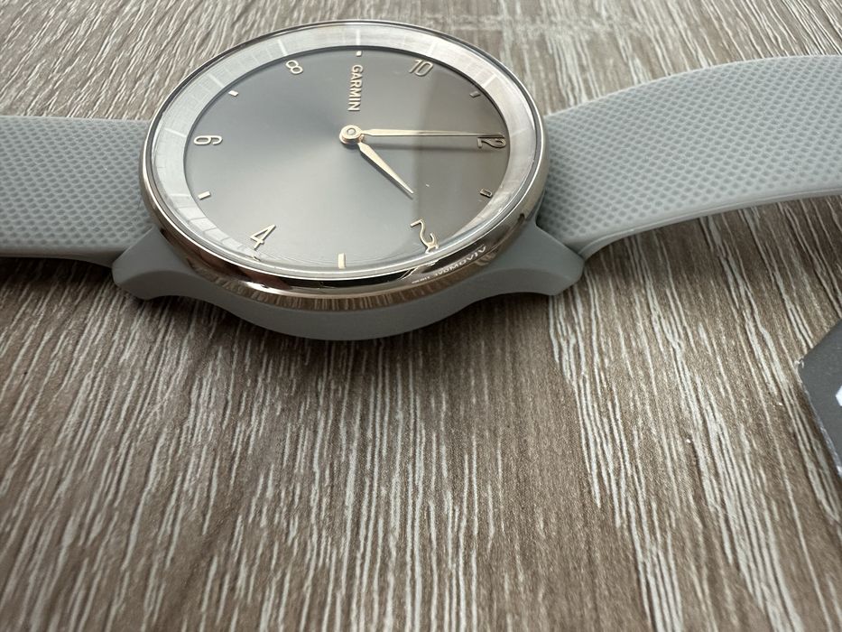 Часовник Garmin vivomove trend