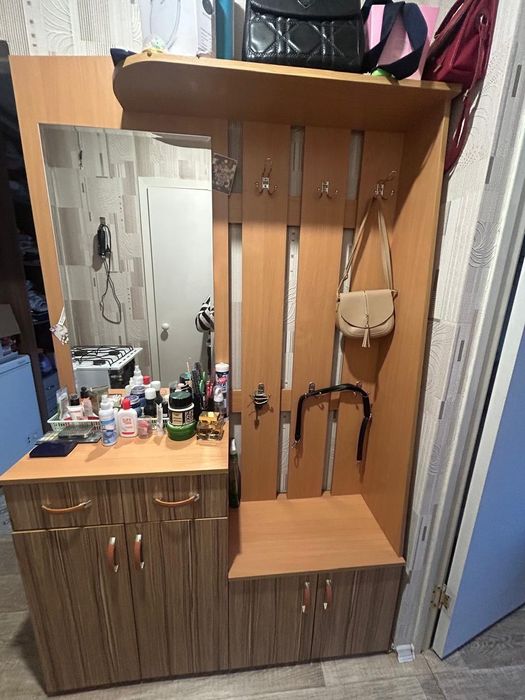 Продам прихожую.