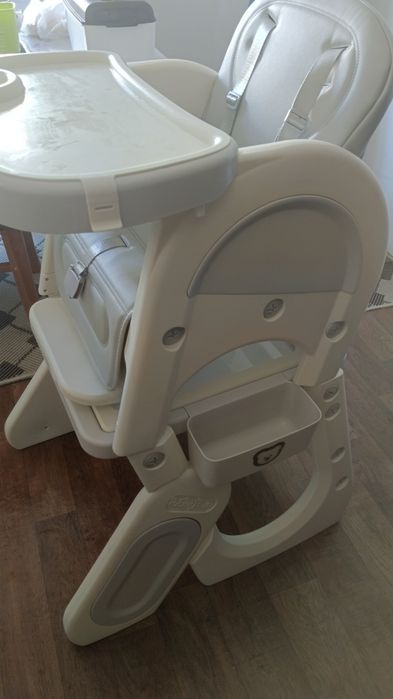 Продам стенки и стулья детские