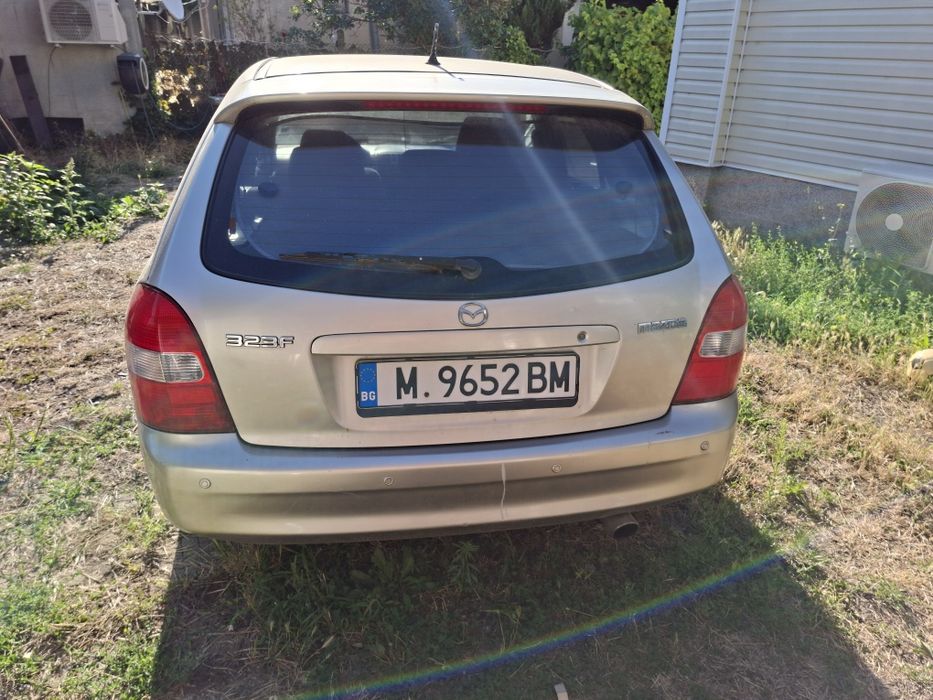 Продавам Мазда 323 f