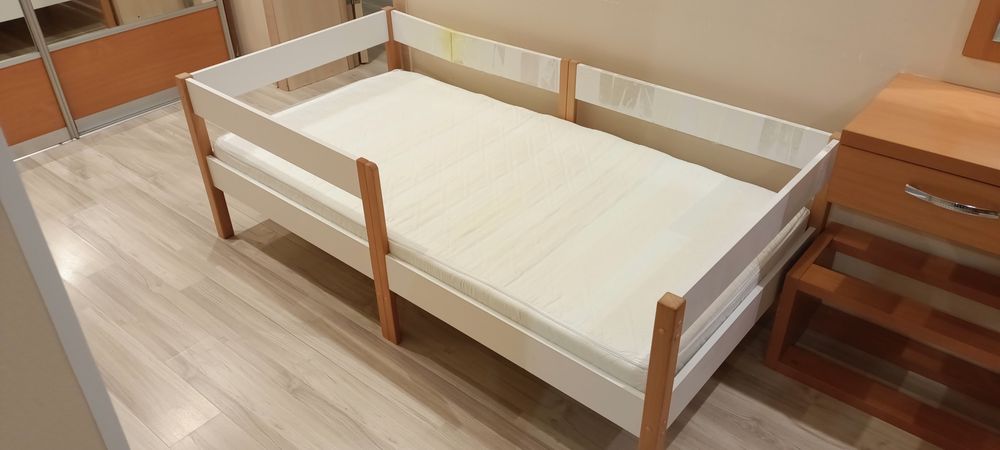 Детская кровать с матрасом 160х80